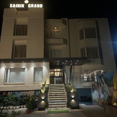 Hotel Sainik Grand Váránasí Exteriér fotografie